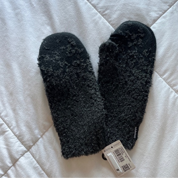 NWT Lululemon Women's Ombre Knit Textured Mittens Black Graphite Grey Size M/L - Picture 5 of 6
